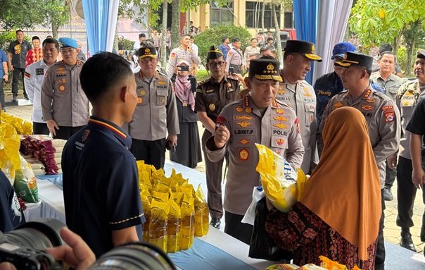 Kapolri Tinjau GPM di Banten 27 Ton Beras SPHP dan Paket Sembako Dijual di Bawah HET